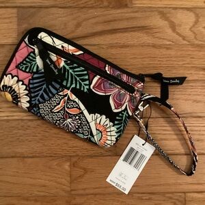 NWT VERA BRADLEY QUILTED COTTON WRISTLET - 2 ZIPPERED COMPARTMENTS W CARD SLOTS